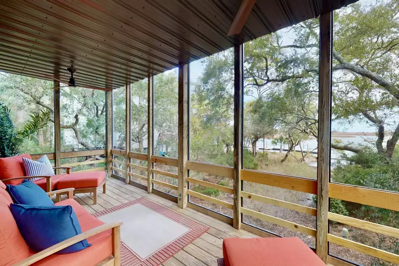 Marsh Haven is a cozy high end BHI condo with many amenities, including the lovely marsh view!
