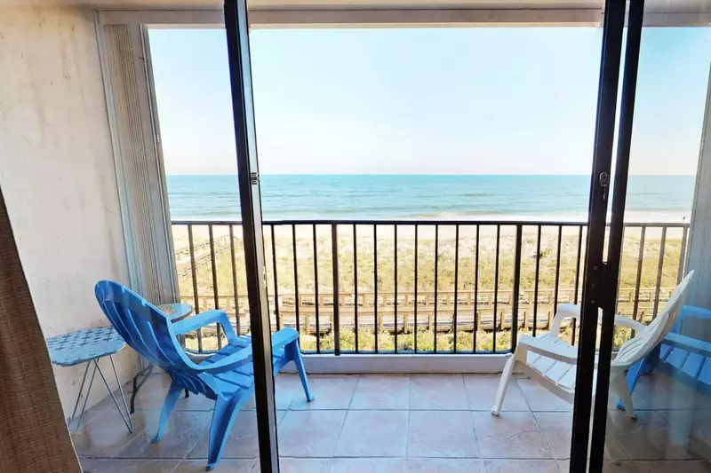 Open the sliding door and step out into the paradise of Paradise Found